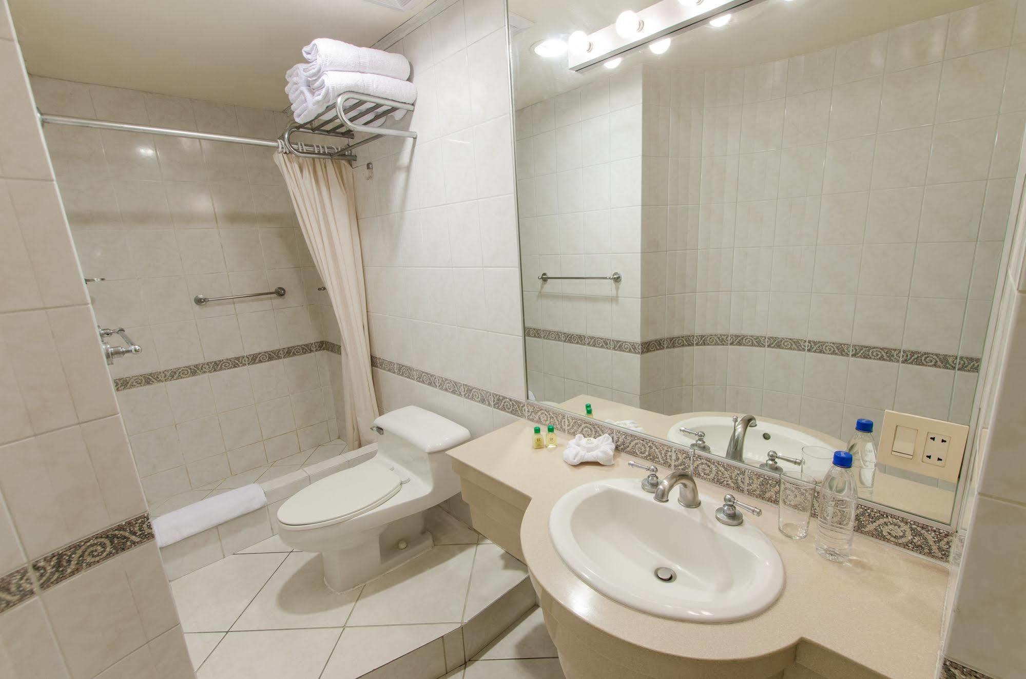 Apart Hotel Kennedy Guayaquil Exterior foto