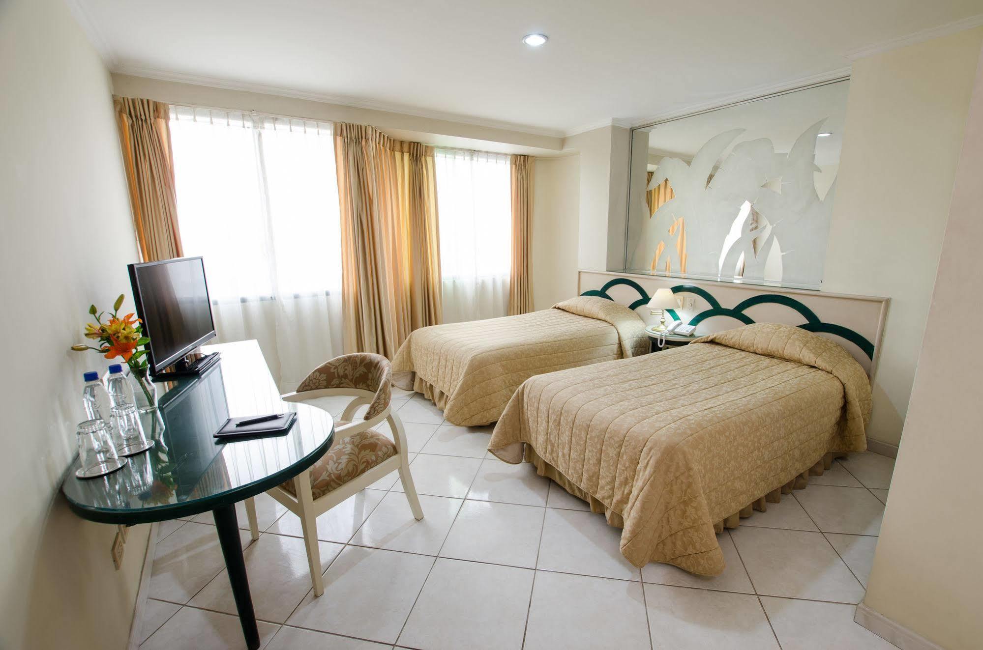 Apart Hotel Kennedy Guayaquil Exterior foto